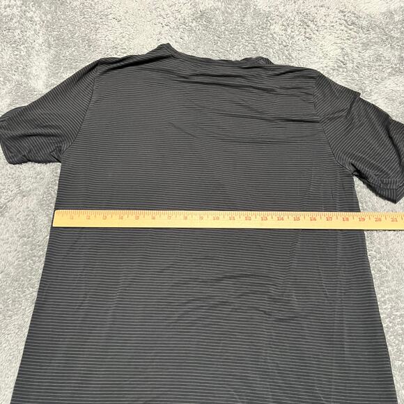 Vuori Shirt Mens Medium ? Black Performance Pocket Lightweight Tee Striped - Picture 5 of 6